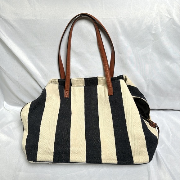 SOLE SOCIETY Millie printed oversized tote navy stripes. OS - Picture 12 of 12